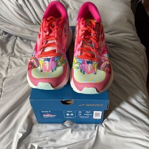Brooks Trace 3 Running Shoe (size 8.5, Pride Limited Edition)